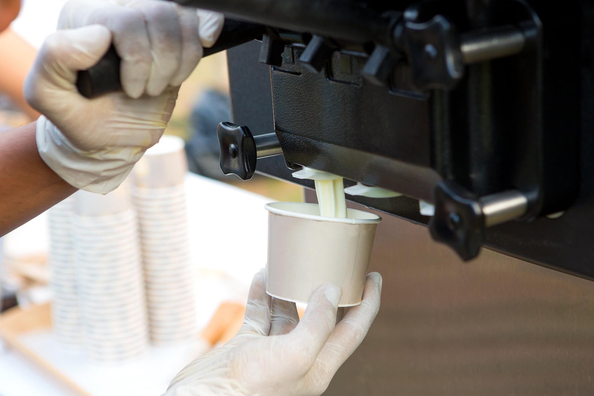 Softeismaschine in Verwendung